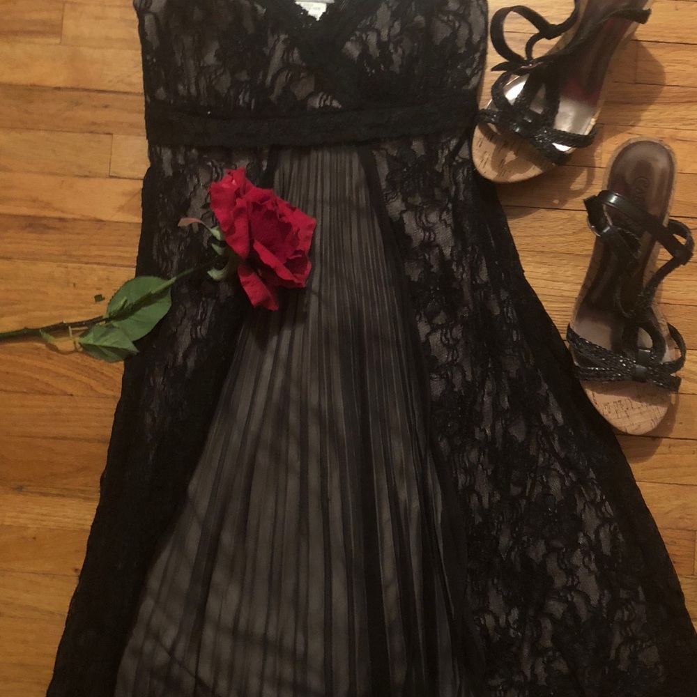 Black Dress - Picture 4 of 8
